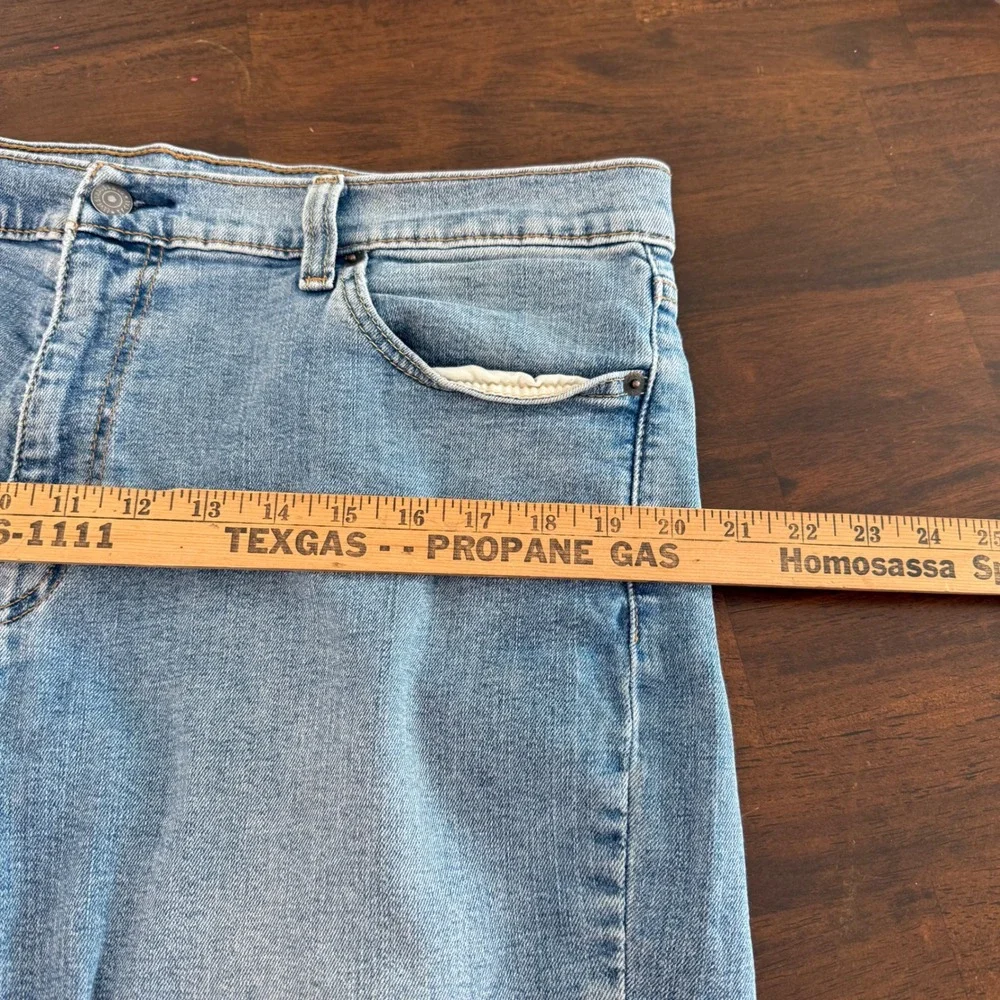Levis 511 Slim Fit Cut Off Denim Shorts Mens 36 Light Wash Blue Raw Hem Jorts